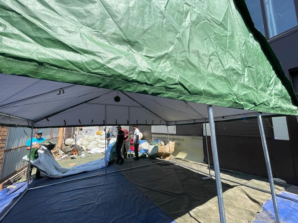 Палатка Каркасная утепленная зеленого цвета 5х6 Палатка Каркасная утепленная зеленого цвета 5х6